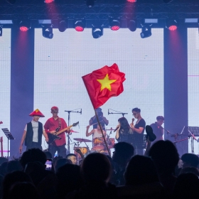 Học sinh Hà Nội thắp lửa cảm xúc bằng Rock