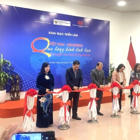 Khai mạc Triển lãm ảnh nghệ thuật “Việt Nam - Indonesia: Qua lăng kính tình bạn”