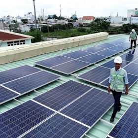 Phát triển điện mặt trời mái nhà trong khu công nghiệp còn gặp khó