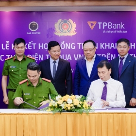 TPBank và Trung tâm RAR - Bộ Công An chính thức ký kết Hợp đồng triển khai dịch vụ Định danh và xác thực điện tử qua VneID trên App TPBank