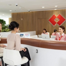 Techcombank hỗ trợ khách hàng gấp rút hoàn thiện cập nhật giấy tờ tùy thân và đăng ký sinh trắc học trước giờ “G”