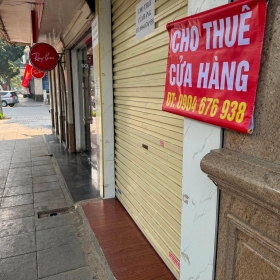 Chủ nhà liên tục tung ưu đãi, loạt mặt bằng bán lẻ vị trí “vàng” ở TP.HCM vẫn “thất thế” trước các trung tâm thương mại