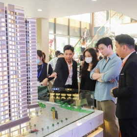 Doanh nghiệp bất động sản “đua nhau” quay lại hoạt động khi giá nhà liên tục tăng cao