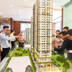 Hiện tượng lạ: Giá nhà tăng gấp ba, thu nhập chỉ gấp đôi, người trẻ lại “đua nhau”… mua nhà