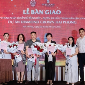 Bàn giao sổ hồng cho cư dân Diamond Crown Hai Phong