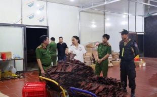 Hàng chục tấn thực phẩm bẩn thịt trâu khô, lợn sấy gắn mác 'đặc sản vùng cao' bị Công an Phú Thọ triệt phá
