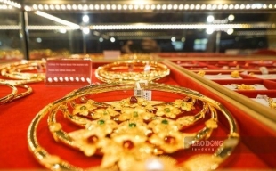 Giá vàng 14/11 “hạ nhiệt”: Nhà vàng bung hàng, thị trường vắng khách