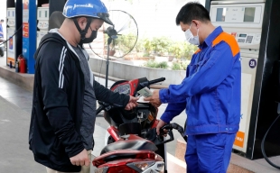 Giá xăng dầu giảm mạnh, dầu diesel hạ hơn 1.000 đồng/lít từ chiều 27/11