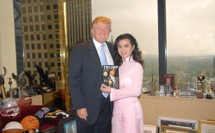 Hoa hậu Kim Hồng bồi hồi nhớ lại lần gặp ông Trump cách đây gần 20 năm