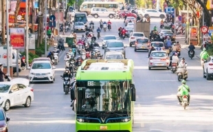Hà Nội lên kế hoạch sử dụng 100% xe buýt chạy năng lượng xanh