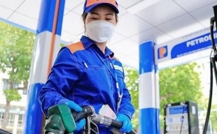 Giá xăng giảm sâu, RON 95 chạm đáy gần 19.000 đồng/lít