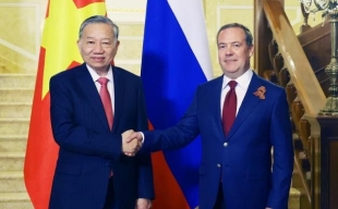 Tổng Bí thư Tô Lâm hội kiến Chủ tịch Đảng Nước Nga Thống nhất Dmitry Medvedev