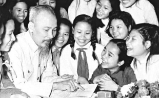 Chào mừng kỷ niệm 135 năm ngày sinh Chủ tịch Hồ Chí Minh: “Yêu Bác, lòng ta trong sáng hơn/ Xin nguyện cùng Người vươn tới mãi”