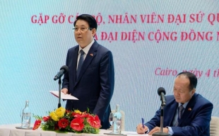 Chủ tịch nước Lương Cường gặp gỡ cán bộ, nhân viên Đại sứ quán và cộng đồng người Việt Nam tại Ai Cập