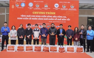 Chuyến xe yêu thương đến với sinh viên có hoàn cảnh khó khăn