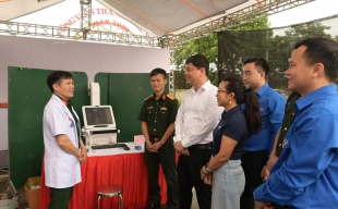 Hơn 1.000 thanh niên công nhân Nghệ An được khám, phát thuốc miễn phí