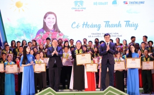 ‘Chia sẻ cùng thầy cô 2025’: Vinh danh 80 thầy cô giáo tiêu biểu đang công tác tại vùng biên giới