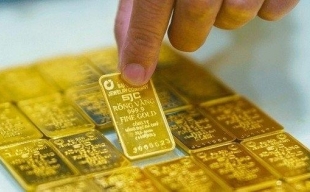Giá vàng trong nước đứng yên, bỏ xa thế giới hơn 20 triệu đồng/lượng