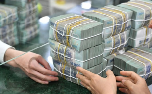 Tiền gửi của dân cư lập kỷ lục mới, cán mốc 7,83 triệu tỷ đồng