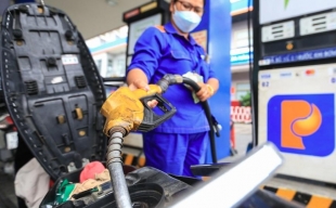 Giá xăng hôm nay (4/12) tăng lên gần 20.500 đồng/ lít