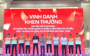 Đại tướng Lương Tam Quang tham dự lễ mừng công tổng kết mùa giải 2024/2025 của CLB Công an Hà Nội