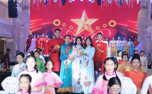 Nhà thiết kế Hoàng Ly - Người thổi hồn tinh hoa vào tà áo dài truyền thống Việt Nam