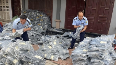 Vĩnh Phúc: Gần 3.000 sản phẩm quần áo nhập lậu bị tạm giữ