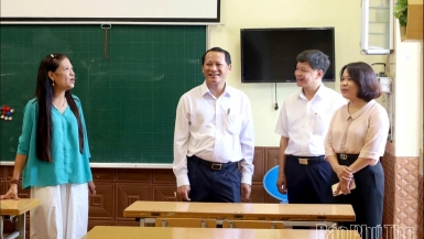 Lãnh đạo Sở Giáo dục và Đào tạo Phú Thọ làm việc với phường Việt Trì trước thềm năm học mới