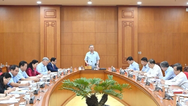 [Ảnh] Tổng Bí thư Tô Lâm làm việc với Ban Thường vụ Đảng ủy Chính phủ về Luật Đất đai (sửa đổi) và các luật liên quan