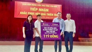 TPBank trao 2 tỷ 500 triệu đồng, khẩn trương đến với đồng bào vùng lũ