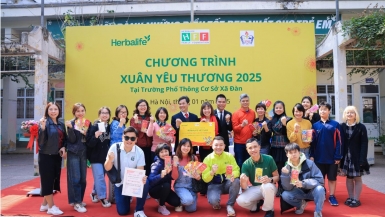 “Xuân Yêu Thương” mang niềm vui đến cho trẻ em và người cao tuổi có hoàn cảnh khó khăn