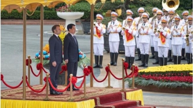Chủ tịch nước Lương Cường chủ trì Lễ đón cấp Nhà nước Tổng thống Cộng hòa Pháp
