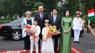 Chủ tịch nước Lương Cường chủ trì lễ đón Tổng thống Hungary Sulyok Tamas