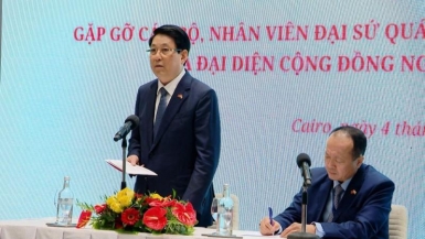 Chủ tịch nước Lương Cường gặp gỡ cán bộ, nhân viên Đại sứ quán và cộng đồng người Việt Nam tại Ai Cập