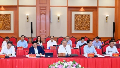 Bộ Chính trị cho ý kiến về công tác chuẩn bị Đại hội Đảng bộ thành phố Hà Nội và Đảng bộ Thành phố Hồ Chí Minh