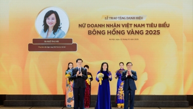 Tổng Giám đốc SHB Ngô Thu Hà được vinh danh “Nữ doanh nhân Việt Nam tiêu biểu - Bông hồng vàng” năm 2025
