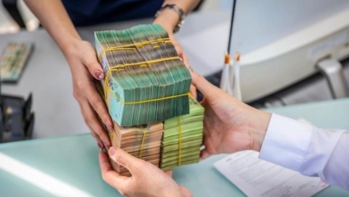 Tiền gửi khách hàng đồng loạt sụt giảm, “cuộc đua” lãi suất có thể sớm trở lại