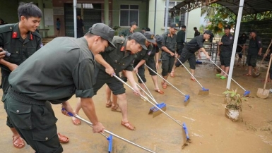 Khẩn trương khắc phục hậu quả, khôi phục sản xuất và ổn định đời sống người dân sau mưa lũ