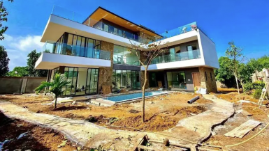 Vợ chồng trẻ “bỏ phố về ngoại thành” mạnh tay chi tiền tỷ làm nhà villa trên mảnh đất rộng 2.000 m2