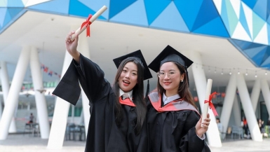 Học sinh hào hứng với chương trình “săn” học bổng đại học được số hóa