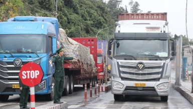 Lạng Sơn: Phương tiện chở hàng XNK qua cửa khẩu đạt mốc kỷ lục