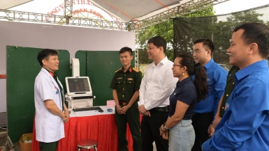 Hơn 1.000 thanh niên công nhân Nghệ An được khám, phát thuốc miễn phí