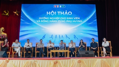 Khoa Kinh tế phát triển Trường ĐH Kinh tế - ĐHQGHN hướng nghiệp cho tân sinh viên K70