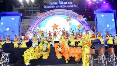 Hà Nội: Hơn 2.000 người tham dự ‘Đêm hội Trăng rằm 2025’ tại Phố đi bộ hồ Gươm