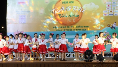 Lan tỏa yêu thương trong chương trình 'Trăng thu biên cương' 2025