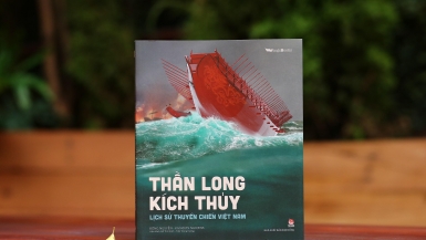 ‘Thần long kích thủy’ – Cuốn sách tái hiện lịch sử thuyền chiến Việt Nam qua hàng nghìn năm