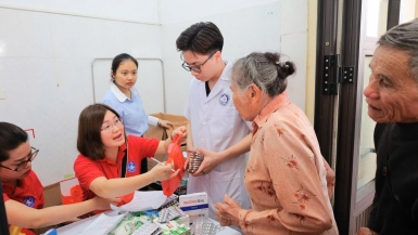 Hơn 100 y bác sĩ và tình nguyện viên tham gia Chương trình CAREME tại Ninh Bình