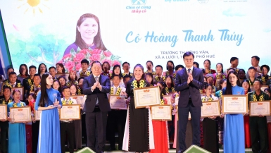 ‘Chia sẻ cùng thầy cô 2025’: Vinh danh 80 thầy cô giáo tiêu biểu đang công tác tại vùng biên giới