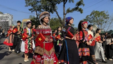 Thu Hà Nội thêm hấp dẫn với Diễu hành Áo dài Du lịch Hà Nội 2025