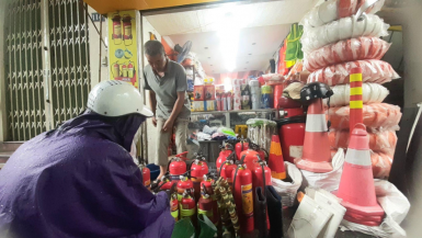 Bản tin kinh tế 15/9: Bình cứu hỏa và thang dây đắt hàng sau vụ cháy chung cư mini tại Hà Nội